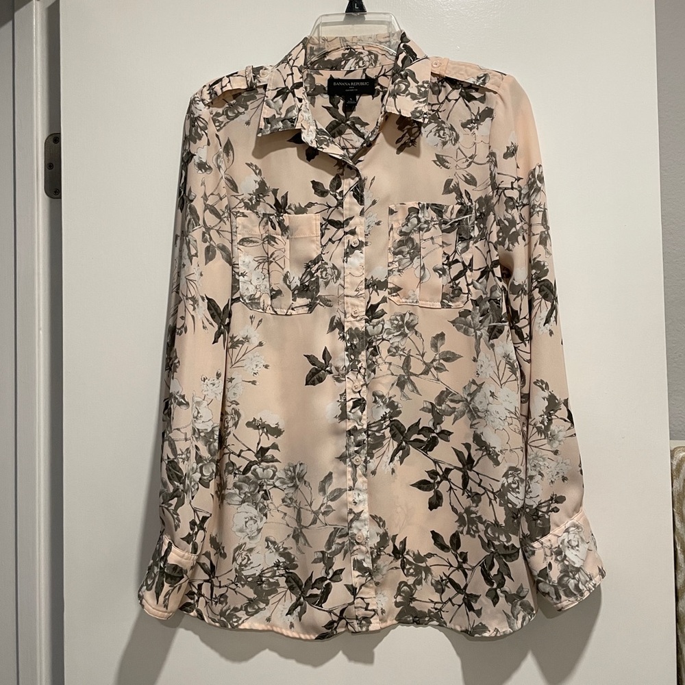 Banana Republic Small Women’s Button Down Shirt